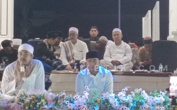 Thumbnail Berita - Sambut 2026, Bupati Situbondo Mas Rio dan KHR Kholil As’ad Pimpin Doa Bersama Serta Donasi untuk Sumatera