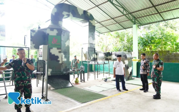 Thumbnail Berita - Divif 2 Kostrad Luncurkan Tempat Pengolahan Sampah Inovatif, Ubah Sampah Jadi Paving dan Batako