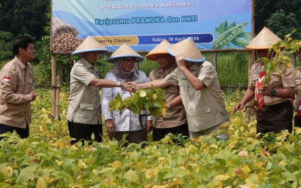 Thumbnail Gandeng HKTI, Kwarnas Panen Raya Kedelai di Buperta Cibubur
