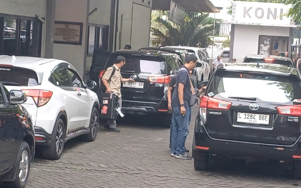 Thumbnail Berita - KPK Ungkap Alasan Geledah Kantor KONI Jatim, La Nyalla Disebut-sebut
