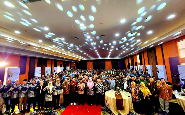 Thumbnail Berita - Stop Kriminalisasi Guru! Mendikdasmen Didorong Terbitkan SEB dengan Kapolri dan Jaksa Agung