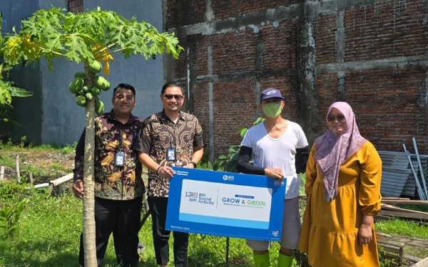 Peduli Pelestarian Lingkungan, BRI Bantu Bibit Tanaman untuk Kelompok Tani di Medokan Ayu