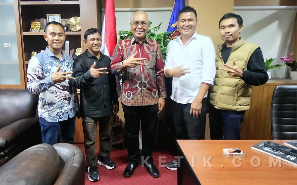 Thumbnail Berita - Silaturahmi CEO ketik.com ke Ketum PWI, Ini Pesan Cak Munir