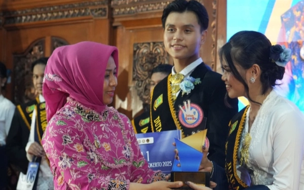 Thumbnail Berita - Wali Kota Ning Ita: Duta GenRe Kota Mojokerto 2025 Harus Jadi Motivator Remaja