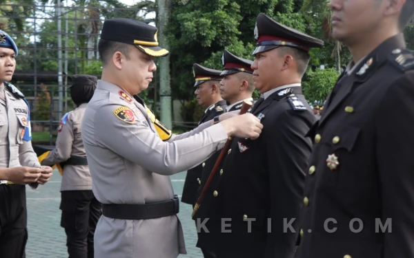 Thumbnail Berita - Dedikasi Tanpa Cacat, 89 Personel Polres Malang Terima Tanda Kehormatan Satyalancana