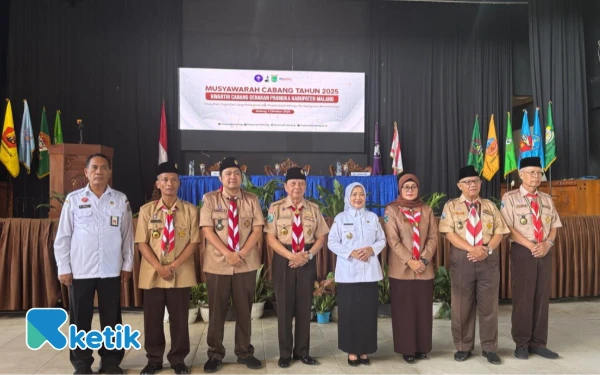 Thumbnail Berita - Gantikan Hj Jajuk Rendra Kresna, Amarta Jabat Ketua Kwarcab Pramuka Kabupaten Malang