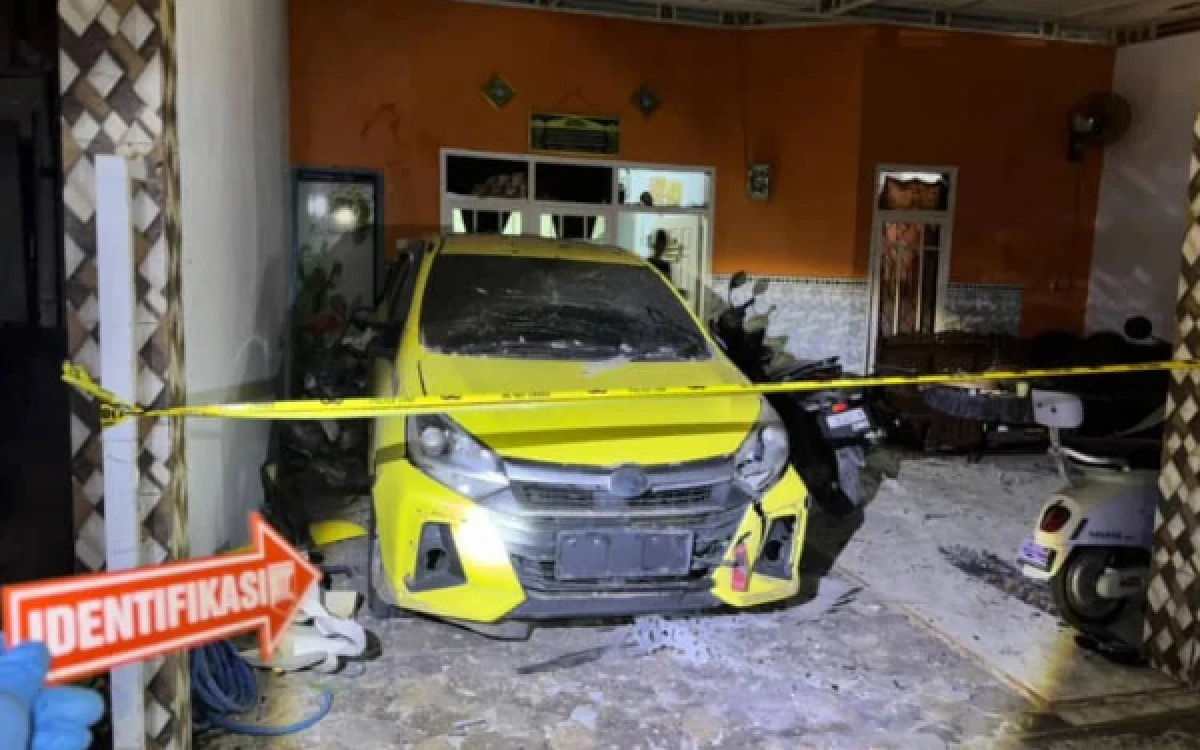 Thumbnail Berita - Kantongi Bukti CCTV, Polisi Buru Pelaku Teror Ledakan di Rumah Warga Probolinggo