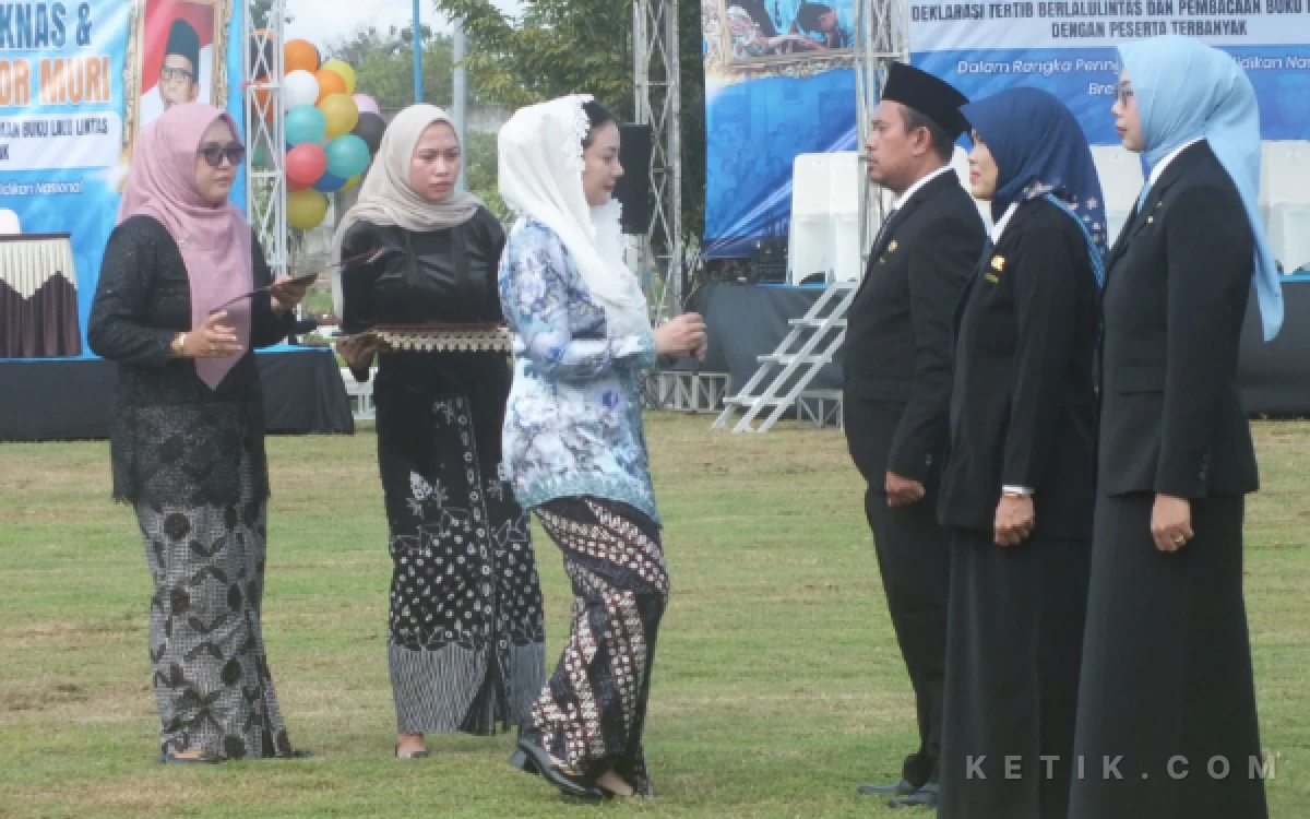Thumbnail Berita - 30 Ribu Pelajar Deklarasi Tertib Berlalulintas, Bupati Brebes: Rekor Muri Jadi Awal Gerakan Sejak Dini