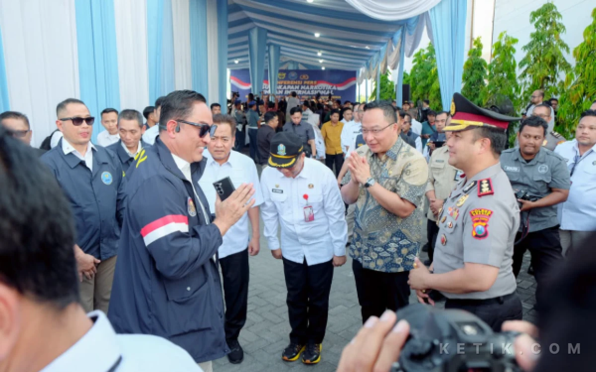 Thumbnail Berita - Jejak Prestasi Komjen Suyudi Ario Seto Sebelum Jadi Kapolri, Bongkar Jaringan Narkotika hingga Selamatkan 48,3 Juta Jiwa