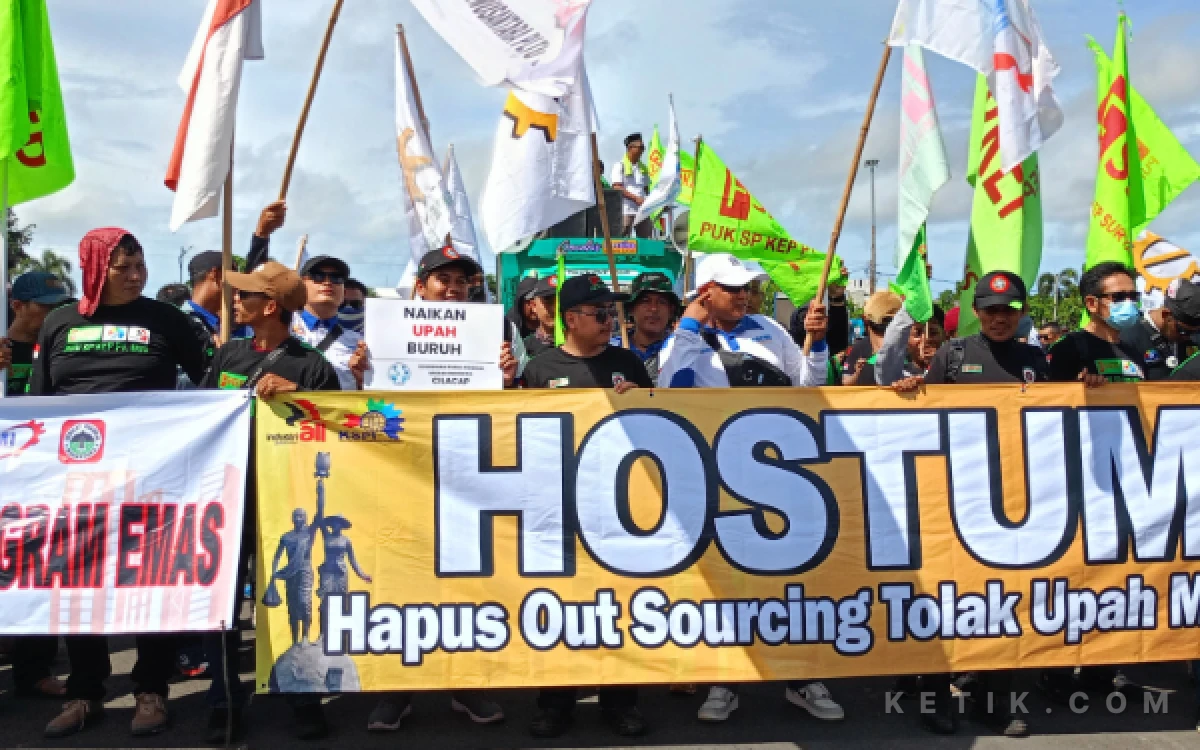 Thumbnail Berita - Aksi May Day 2026, Ratusan Buruh Cilacap Tuntut Hapus Upah Murah dan Reformasi Pajak