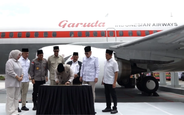 Thumbnail Berita - Wujud Hormat Prabowo, Pesawat Utuh Kini Parkir di Asrama Haji Aceh