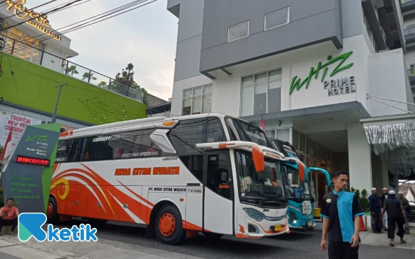 Thumbnail Berita - Whiz Prime Malang Dibanjiri Peserta Haul Akbar Imamain, Full Booked Sejak 6 Bulan Lalu