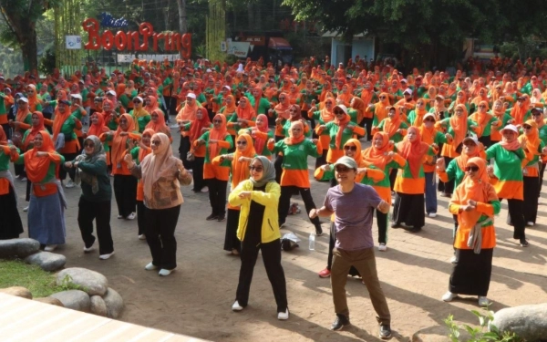 Thumbnail Berita - Wamenkop dan Sekjen PKB Ikut Senam Bareng Ribuan Kader Fatayat NU Kabupaten Malang