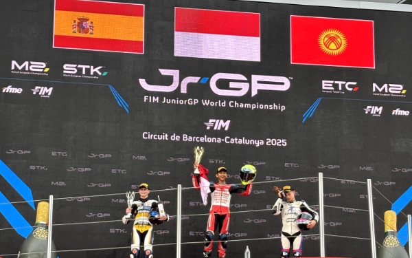 Thumbnail Berita - Rider Indonesia Ramadhipa Bikin ‘Geger’ Catalunya, Menangi Race European Talent Cup padahal Start 24