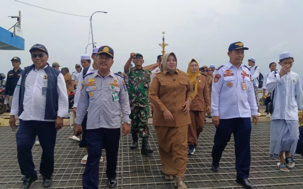 Thumbnail Berita - Wabup Situbondo Antar Ratusan Santri Salafiyah Syafi'iyah Sukorejo Pulang Kampung