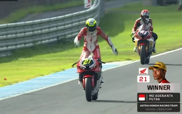 Thumbnail Berita - Adenanta Terdepan di Jepang! Selebrasi ala Pacu Jalur Bawa Merah Putih Berkibar di Podium ARRC