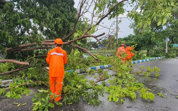 Thumbnail Berita - Puting Beliung Landa Juanda, BPBD Jatim Respons Cepat