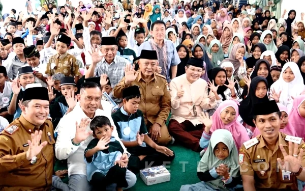 Thumbnail Berita - Dukung Pekan Islami PT ACA, Bupati Malang Ikut Keliling Santuni Ribuan Anak Yatim Piatu di Bulan Ramadan