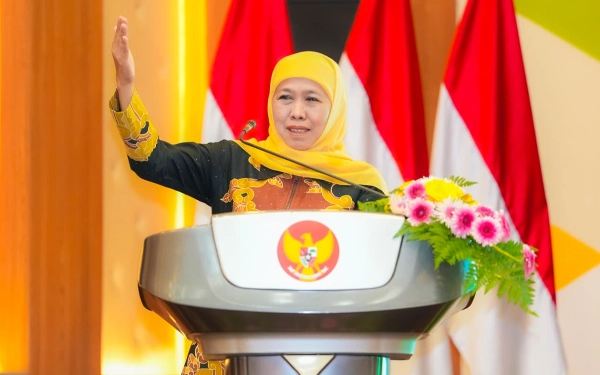 Thumbnail Berita - Ikuti 40 Grup Baru, Khofifah Kaget Bahas "Seolah-olah" Merah Putih  dan NKRI! Ini Langkah Antisipatif Gubernur