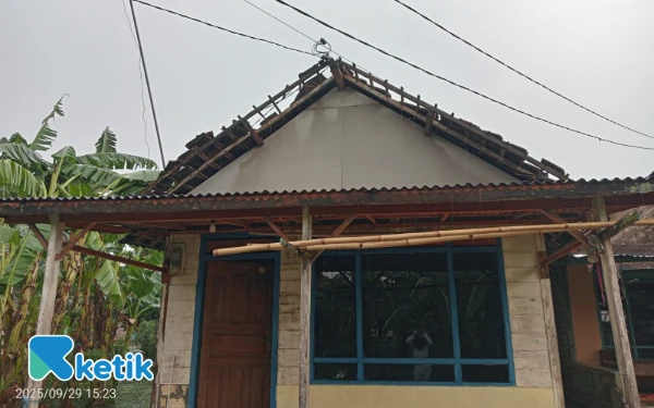 Thumbnail Berita - Puluhan Rumah di Tuban Rusak Akibat Angin Puting Beliung
