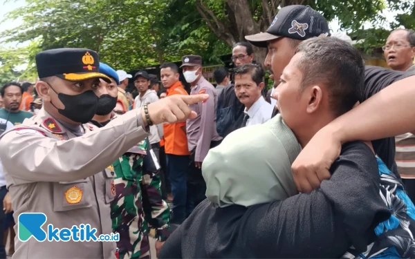 Eksekusi Lahan PT KAI di Stasiun Sidoarjo; Penghuni Melawan, Bangunan Dihancurkan