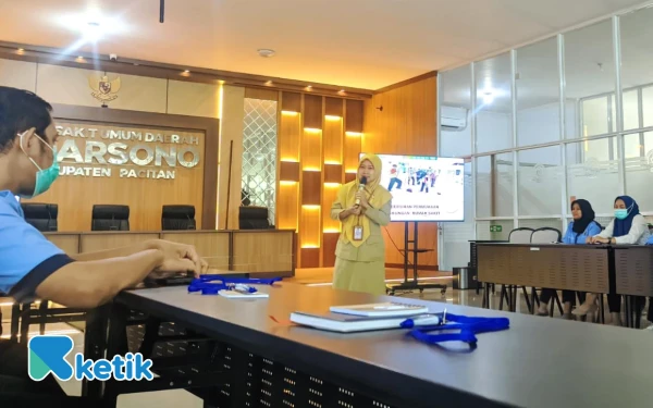 Thumbnail Berita - Upgrade Pelayanan, RSUD dr. Darsono Pacitan Latih Cleaning Service Soal Higiene dan K3