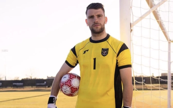 Thumbnail Berita - Kejutan! Kiper Timnas Indonesia Maarten Paes Gabung Ajax Amsterdam