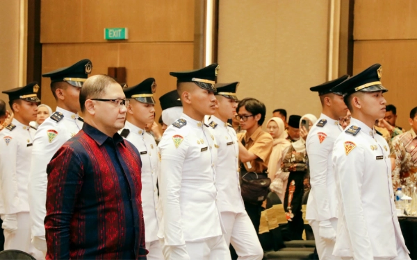 Thumbnail Berita - Dipuji Gubernur Khofifah Referensi Keteladanan Alumni IPDN, Ini Sepak Terjang Aries Agung Paewai Mengabdi di Jatim