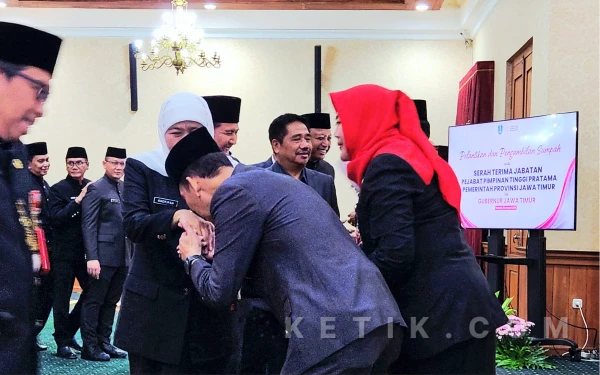 Thumbnail Berita - Pejabat Eselon II Jatim Siap-Siap! Gubernur Khofifah Pastikan Mutasi Putaran Kedua Dalam Waktu Dekat