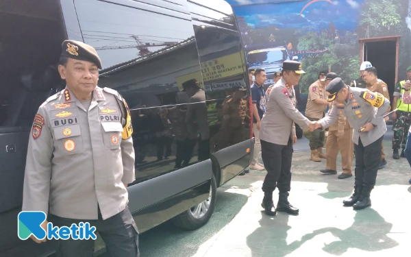 Thumbnail Berita - Tinjau Pos Terpadu Karanglo, Kapolda Jatim Sampaikan 3 Atensi Ini ke Polres Malang