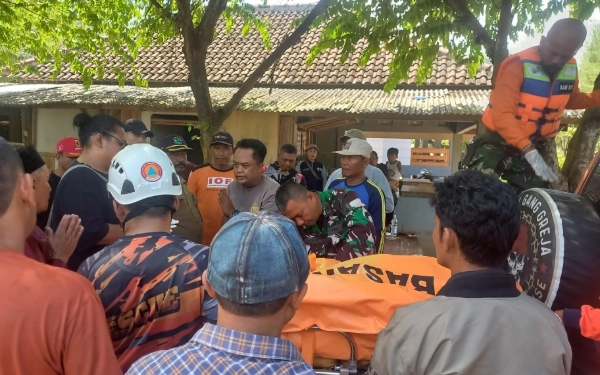 Thumbnail Berita - 2 Warga Surabaya Tewas Digulung Ombak Pantai Modangan Malang, 1 Masih Hilang