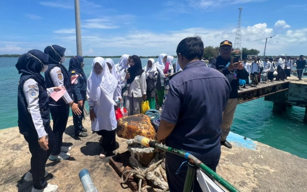 Thumbnail Berita - KN Masalembo Angkut Arus Balik Santri dari Raas menuju Pelabuhan Jangkar Situbondo