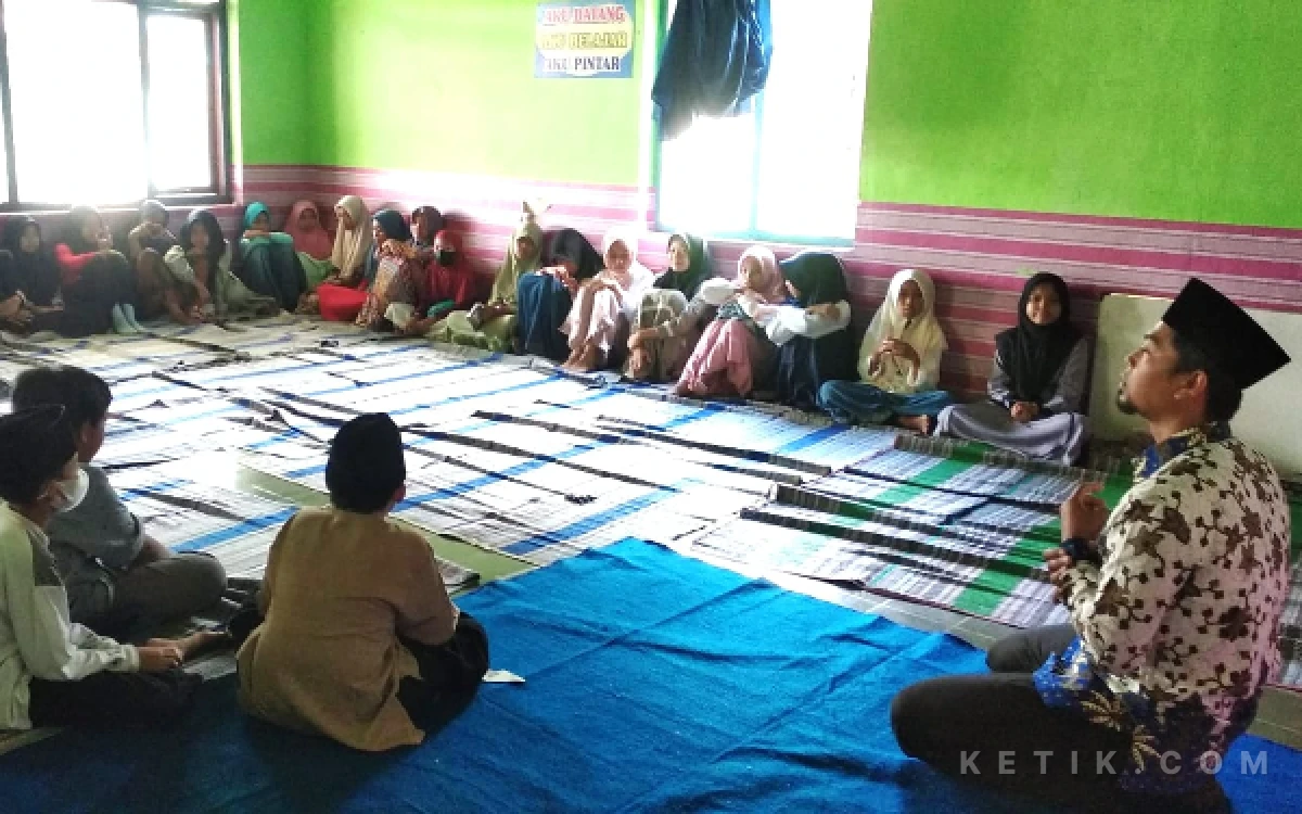 Thumbnail Berita - Empat Bulan TPG Tak Kunjung Dibayar, Ratusan Guru PAI Pacitan Gigit Jari