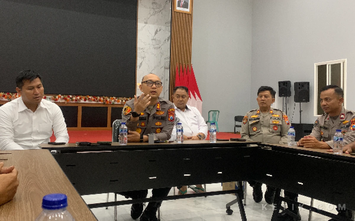 Thumbnail Berita - Kapolres Blitar Bantah Isu Penganiayaan Ajudan oleh Wakapolres, Sebut Informasi yang Beredar Tidak Sesuai Fakta