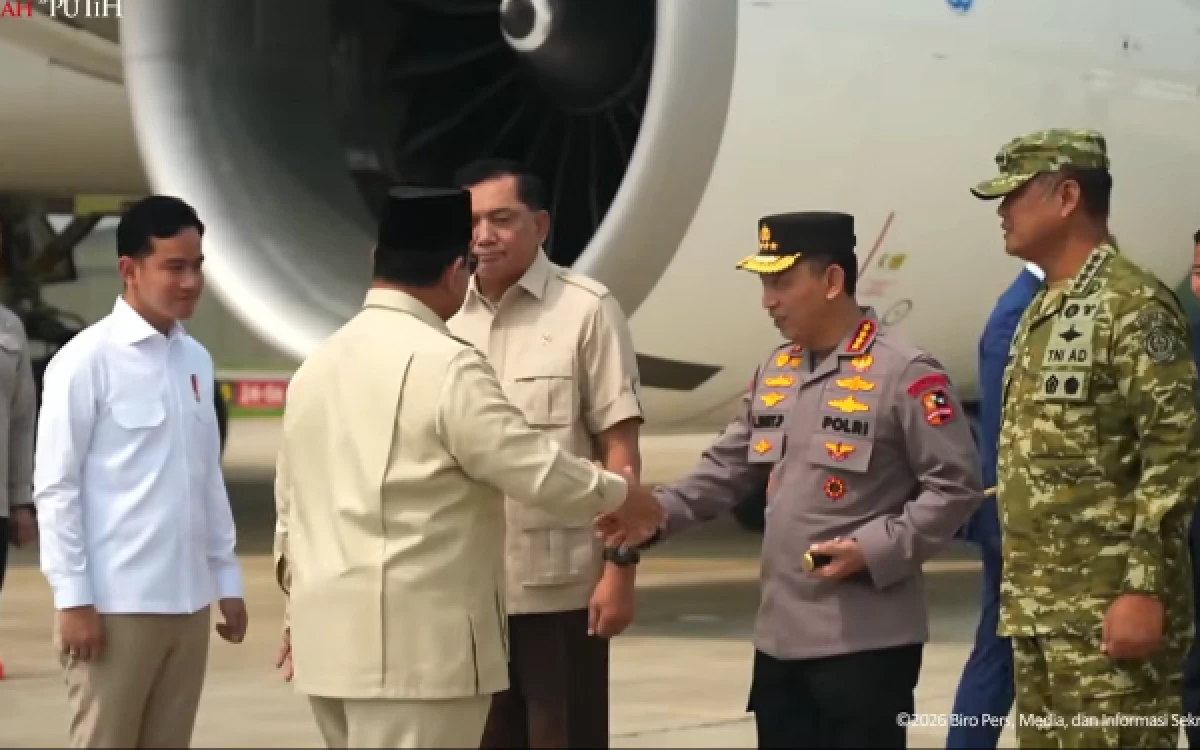 Thumbnail Berita - Gibran sampai Wakil Panglima TNI Sambut Kedatangan Prabowo dari Prancis