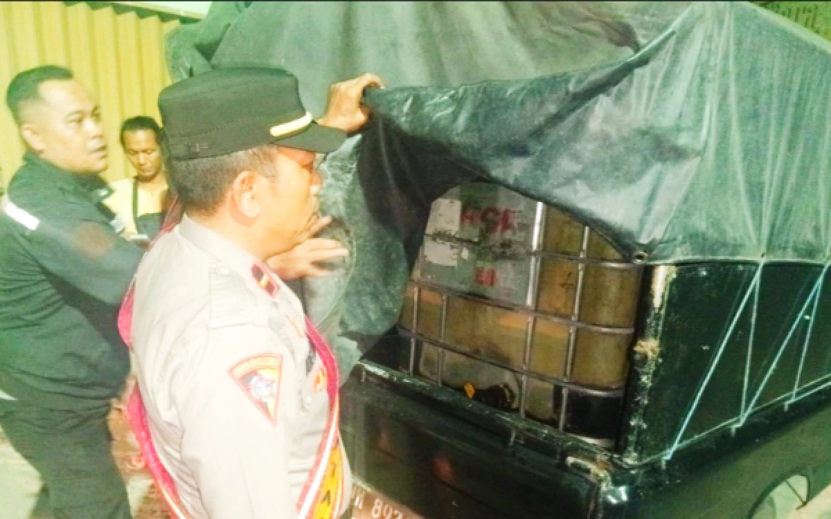 Thumbnail Berita - Dugaan Pengambilan Solar Ilegal Terungkap, Polres Tegal Amankan Mitsubishi L300 di Slawi