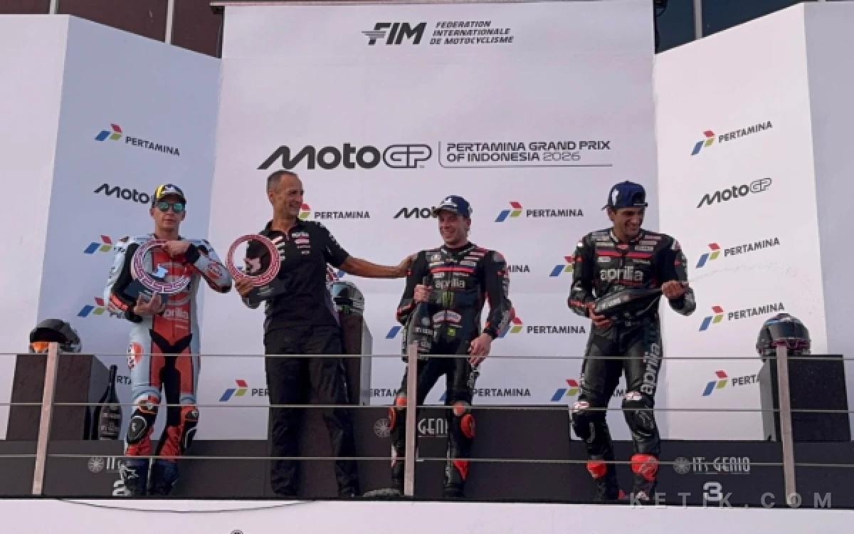 Foto Podium MotoGP 2026 Marco Bezzecchi (tengah), Jorge Martin (kanan), Raul Fernandez (kiri) di Sirkuit Mandalika, Lombok Tengah, Nusa Tenggara Barat, 11 Oktober 2026. (Foto: Kiagus  Firdaus/Ketik.com)