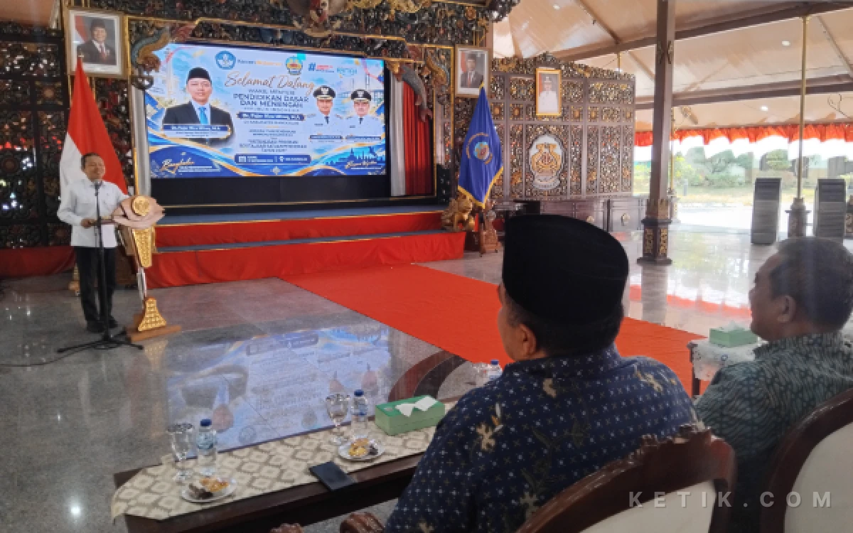 Thumbnail Berita - Wamendikdasmen Sebut Bangkalan Dapat Perhatian Serius untuk Perbaikan Sekolah