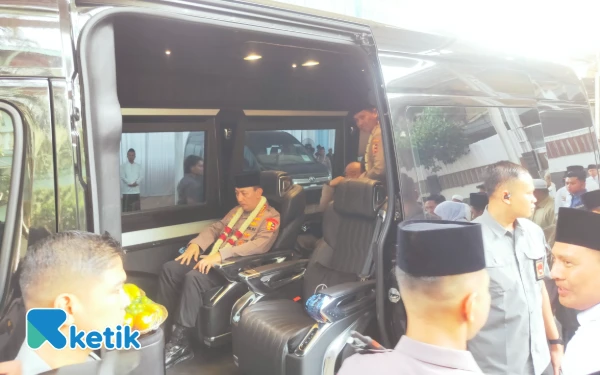 Thumbnail Kapolri Jenderal Listyo Sigit Prabowo siap-siap kembali pulang beserta rombongannya (Foto: Supyan/Ketik).