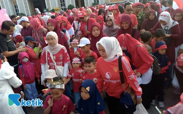 Thumbnail Berita - Ribuan Anak dan Wali Murid Antusias Ikuti Jalan Sehat Merah Putih IGABA  Kota Malang