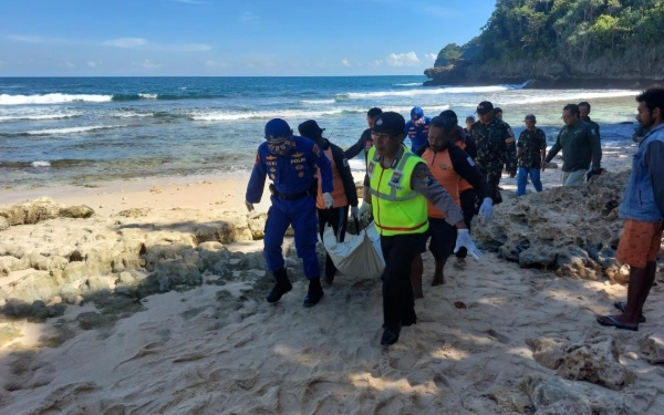 Thumbnail 4 Nelayan NTB Dihantam Ombak Saat Cari Ikan di Perairan Malang Selatan, 2 Tewas