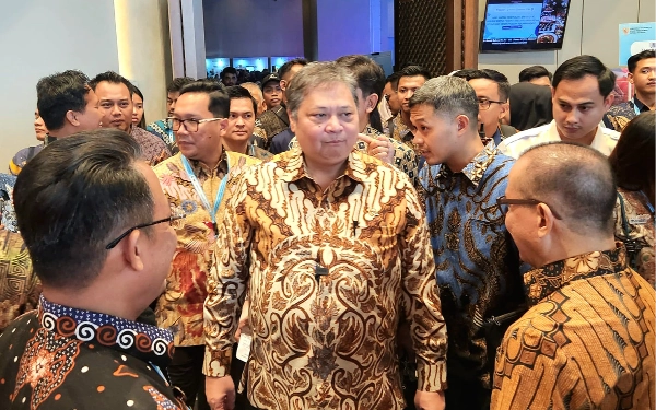 Thumbnail Berita - UMKM Jadi Tulang Punggung Ekonomi! Menko Airlangga Ungkap Jurus Dongkrak Kesejahteraan Rakyat