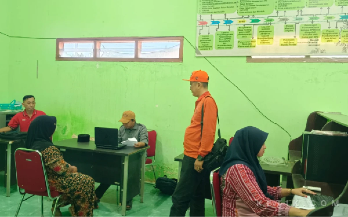 Thumbnail Berita - Gaji 4 Bulan Belum Cair, Perangkat Desa Kayu Putih Situbondo Akhirnya Kembali Buka Pelayanan