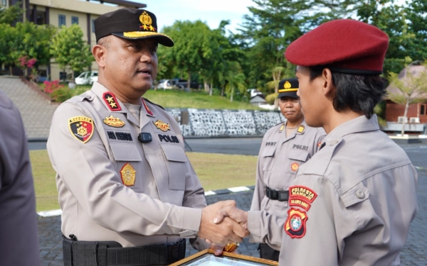 Thumbnail Berita - Bongkar 15 Jaringan Curanmor Lintas Provinsi, 12 Polisi Mamuju Dapat Reward Kapolda Sulbar
