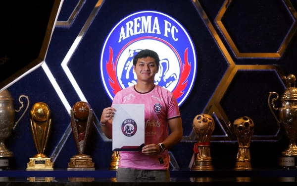 Thumbnail Berita - Tetap Bermain di Liga 1, Eks Penjaga Gawang PSIS Adi Satryo Resmi Gabung Arema FC