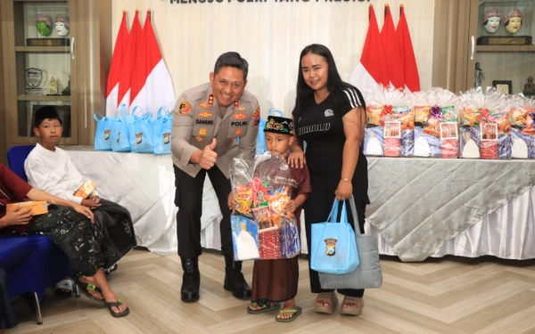 Thumbnail Berita - Polres Malang Gelar Khitan Massal Gratis, Puluhan Anak Dapat Bingkisan dan Sembako