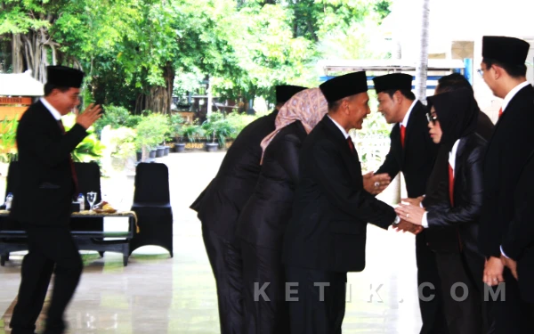 Thumbnail Berita - Bupati Subandi Mutasi Ratusan Pejabat, Suasana Tegang, Pembacaan Sumpah Diulang