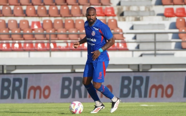 Thumbnail Berita - Ini Dia Sosok Thales Lira, Bek Tangguh yang Urung Pulang Kandang ke Arema FC