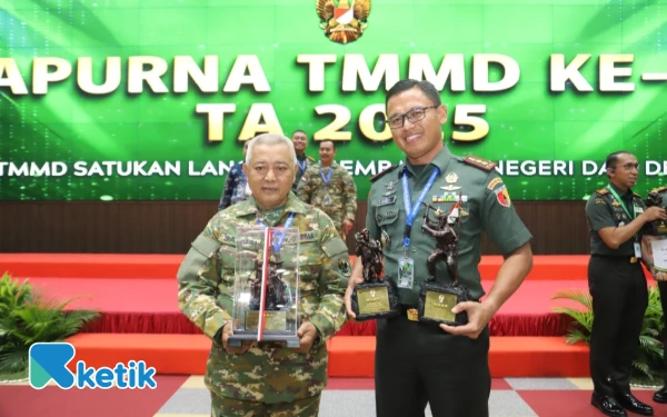 Thumbnail Berita - Sinergi TNI-Pemkab Malang, Dandim 0818 Juara 1 Dansatgas Terbaik TMMD ke-126
