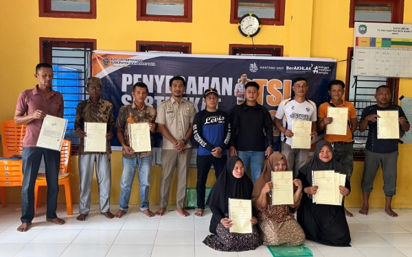 Thumbnail Berita - 45 Warga Mon Mameh Terima Sertipikat Tanah PTSL dari Kantor Pertanahan Abdya